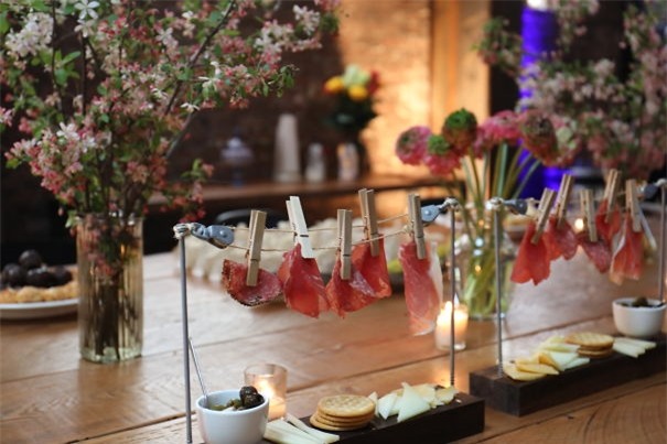 nhung nha hang phuc vu thuc an theo cach khong the “ba dao” hon - 1