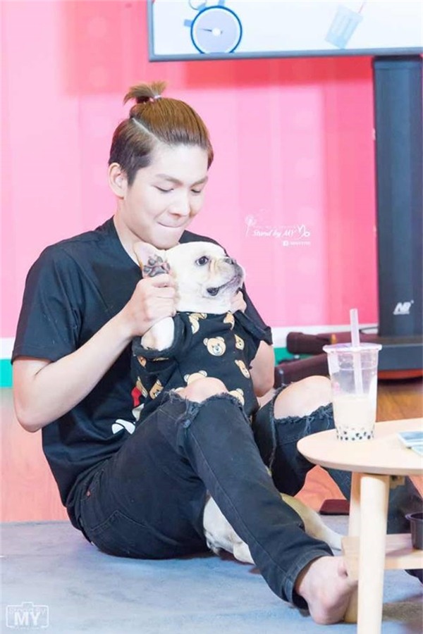 Gương mặt tròn trịa là một biểu hiện của sự tăng cân. Ngay cả Kelvin Khánh cũng thừa nhận anh