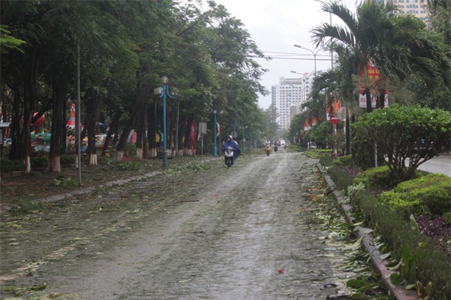 Hình ảnh tan hoang sau cơn bão số 2 ở miền Trung - Ảnh 2.