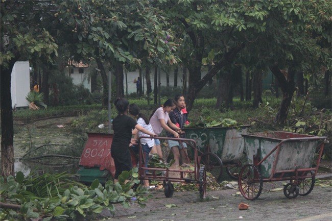 Hình ảnh tan hoang sau cơn bão số 2 ở miền Trung - Ảnh 8.