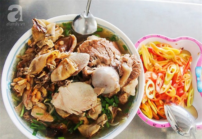 Cận cảnh phố ẩm thực đầu tiên ở Sài Gòn khiến giới trẻ phát cuồng - Ảnh 6.