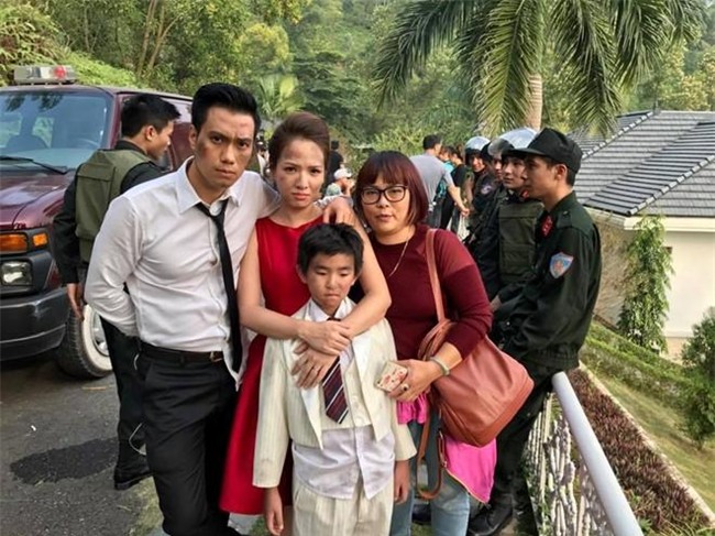 anh hau truong hai het nac cua dan dien vien phim