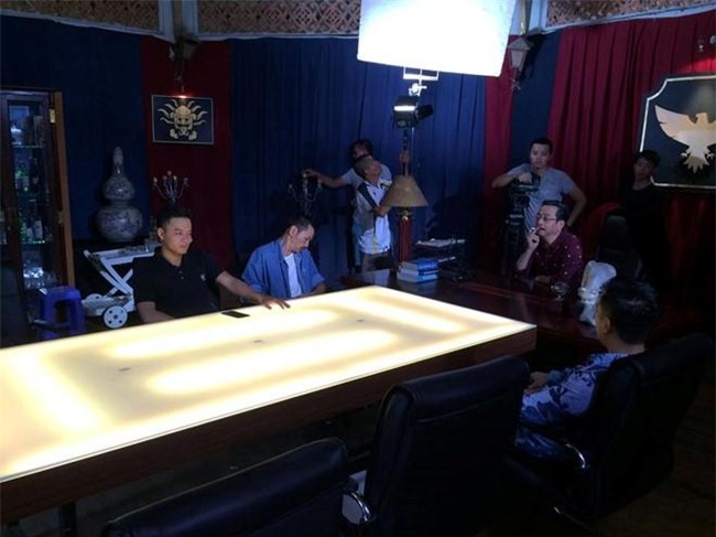 anh hau truong hai het nac cua dan dien vien phim 