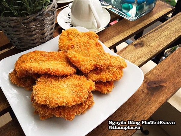 vo dua mieng thit nac, anh chong dung meo ran xong trong mem ngoai gion, chi em noi tro nuc no hoc theo - 1