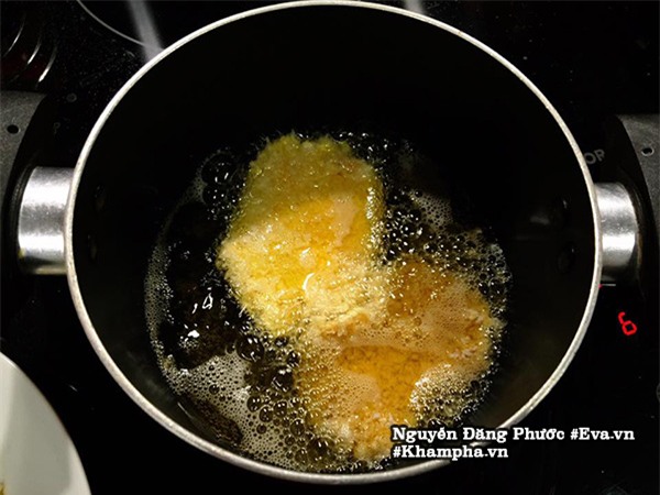 vo dua mieng thit nac, anh chong dung meo ran xong trong mem ngoai gion, chi em noi tro nuc no hoc theo - 5