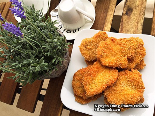 vo dua mieng thit nac, anh chong dung meo ran xong trong mem ngoai gion, chi em noi tro nuc no hoc theo - 6