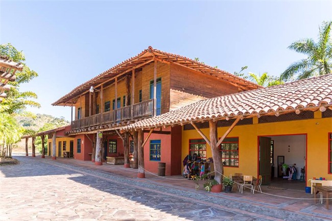 Hơn cả một giấc mơ: Ngôi trường không bảng, không giáo viên và không bài tập về nhà - Ảnh 2.