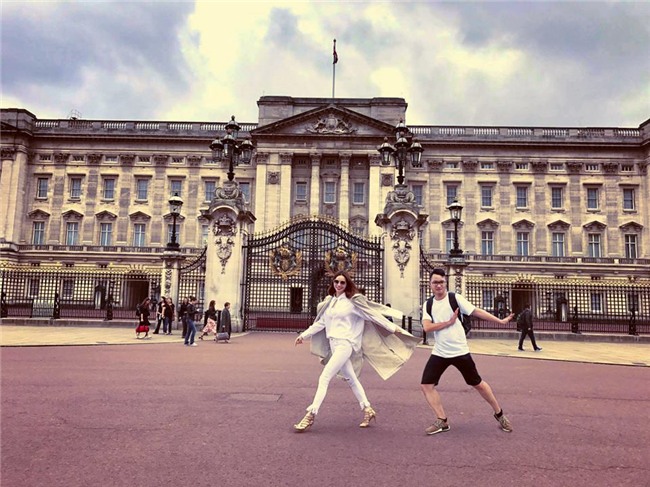 Chang trai che anh hai huoc cung Ho Ngoc Ha di khap the gian hinh anh 3