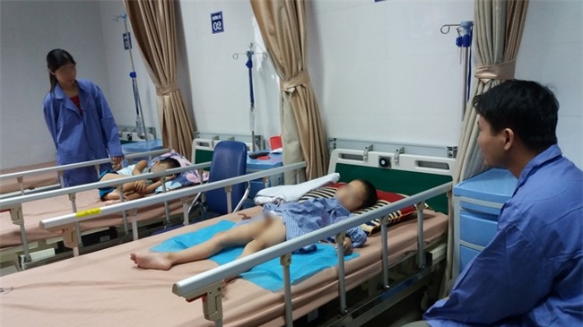 Cha mẹ các bé trai bị sùi mào gà vì đi cắt bao quy đầu: Chủ phòng khám chỉ dùng 1 chiếc kéo duy nhất - Ảnh 4.