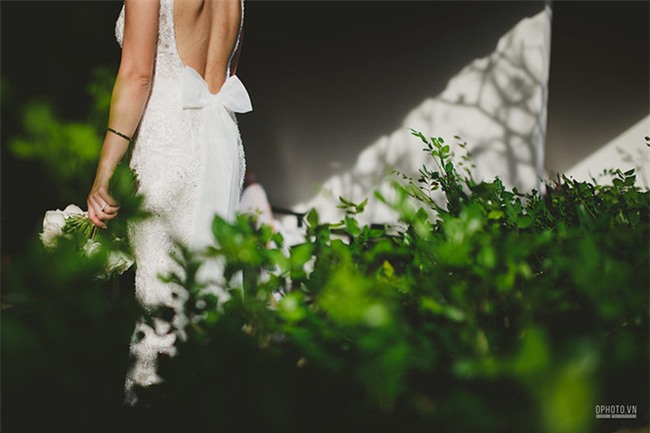 Lễ cưới chỉ 30 khách bên bờ biển của cô dâu Việt kiều được tạp chí châu Á hết lời khen ngợi - Ảnh 12.