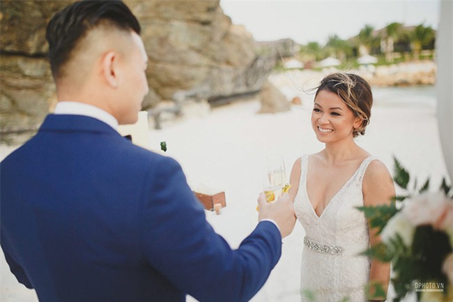 Lễ cưới chỉ 30 khách bên bờ biển của cô dâu Việt kiều được tạp chí châu Á hết lời khen ngợi - Ảnh 17.