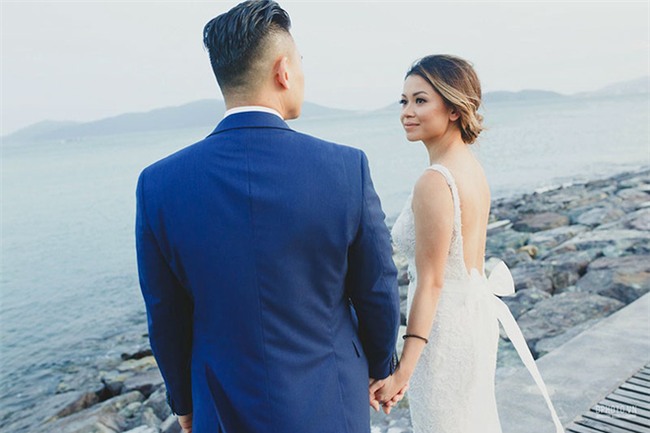 Lễ cưới chỉ 30 khách bên bờ biển của cô dâu Việt kiều được tạp chí châu Á hết lời khen ngợi - Ảnh 20.