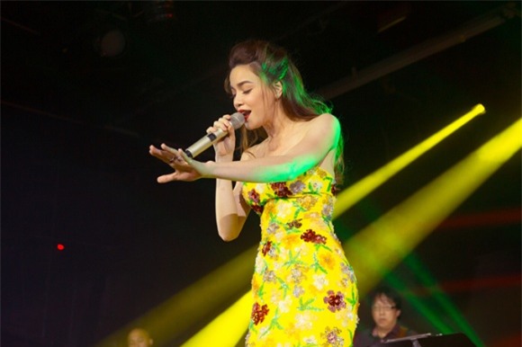 nữ ca sĩ hồ ngọc hà,Nữ hoàng giải trí Hồ Ngọc Hà,hồ ngọc hà đáp trả antil fan, sao Việt