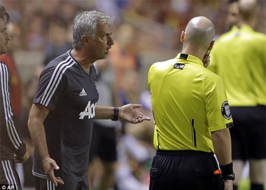 Cãi trọng tài, Mourinho khiến học trò bị đuổi - Ảnh 2.