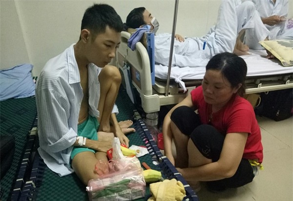 Vào viện chữa ung thư, lời tâm sự của chàng trai 17 tuổi khiến người bố bật khóc - Ảnh 1.