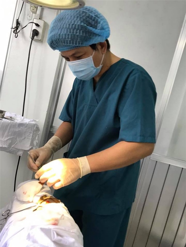 ca si cao thai son nhap vien phau thuat tay, fan lo lang hinh anh 2