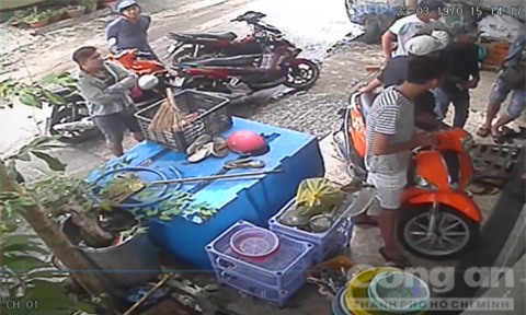 Nhóm “côn đồ” doạ giết cả nhà nạn nhân để đòi nợ - Ảnh 1.