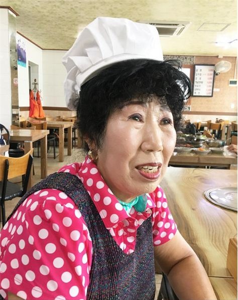 Bà ngoại Hàn Quốc trở thành “hiện tượng mạng” với kênh dạy trang điểm thu hút giới trẻ - Ảnh 1.