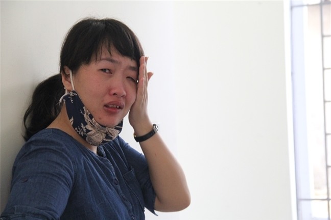 Vụ chìm tàu ở Nghệ An: Biển lặng rồi, về với mẹ con em đi anh - Ảnh 1.