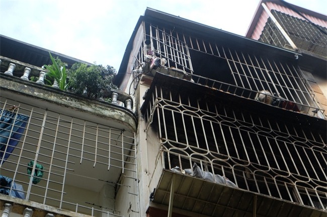 Vụ 2 mẹ con chết cháy ở phố Vọng: “Chúng tôi thấy cánh tay chới với kêu cứu ở chuồng cọp nhưng bất lực” - Ảnh 8.