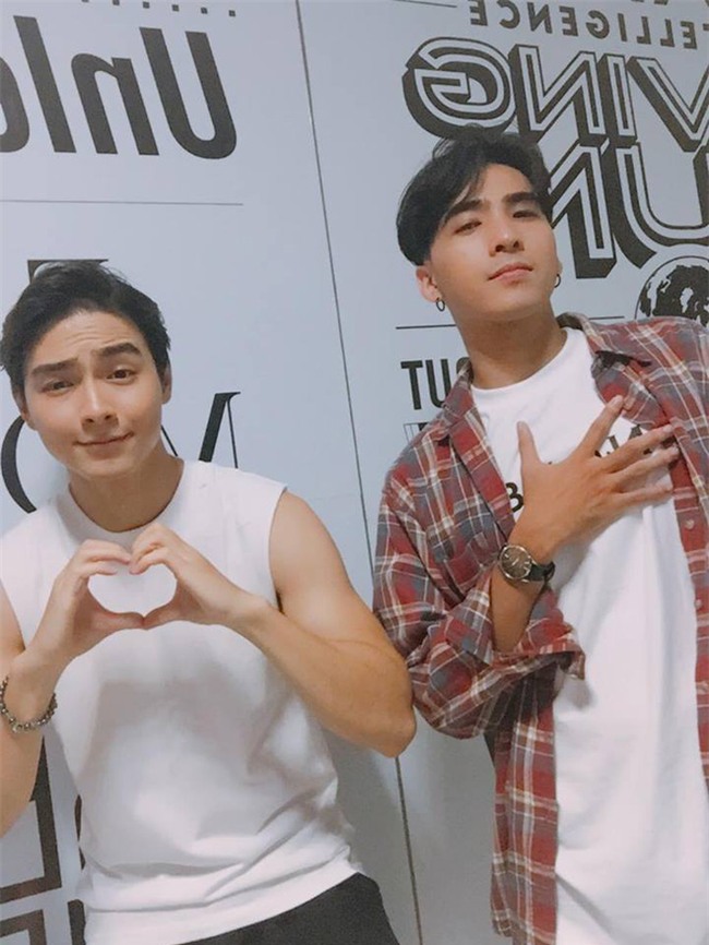 Danh tính 2 anh chàng gây náo loạn phố đi bộ Hồ Gươm tuần qua - Ảnh 5.