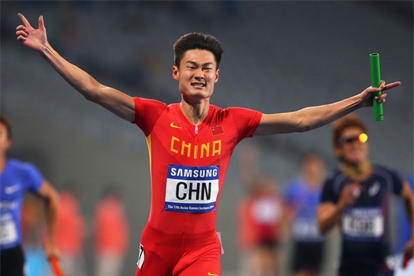 Nam van dong vien chay 50 m nhanh hon may bay chien dau hinh anh 2