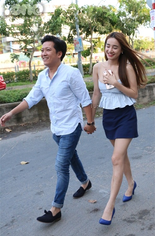 lo mac ho bao, ho ngoc ha, ha vi lung tung lo che tren chan duoi - 11