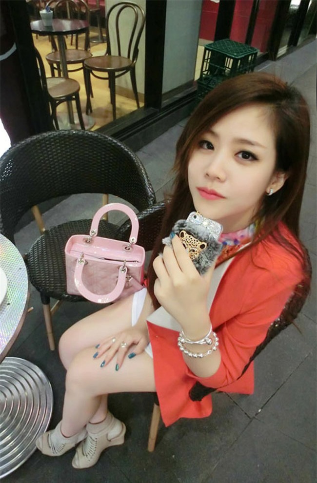 cuoc song xa xi, sam sanh hang hieu cua gioi tre nha giau viet len bao my - 7