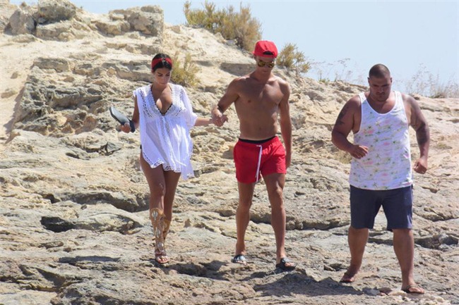 Ronaldo và Georgina đang âm thầm chuẩn bị cho đám cưới trong mơ - Ảnh 2.