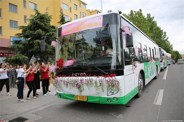 Đoàn xe cưới toàn xe buýt của Wu Zheng