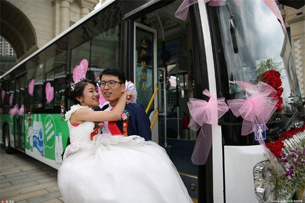 Wu Zheng hạnh phúc bên chồng trong ngày cưới