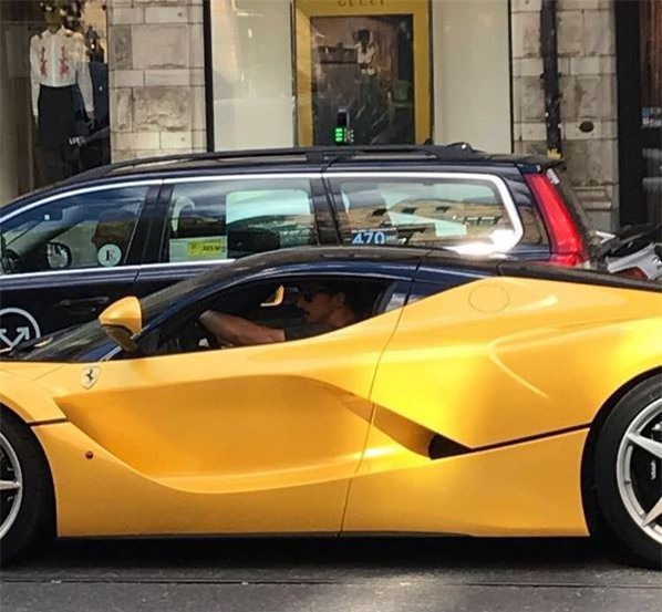 Zlatan Ibrahimovic tau sieu xe trieu do LaFerrari hinh anh 1