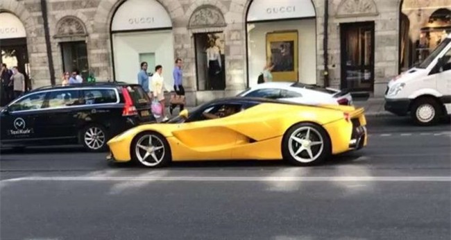 Zlatan Ibrahimovic tau sieu xe trieu do LaFerrari hinh anh 3