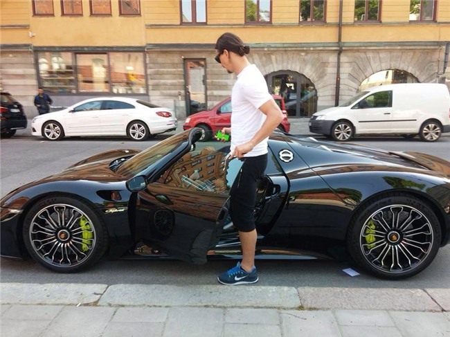 Zlatan Ibrahimovic tau sieu xe trieu do LaFerrari hinh anh 4