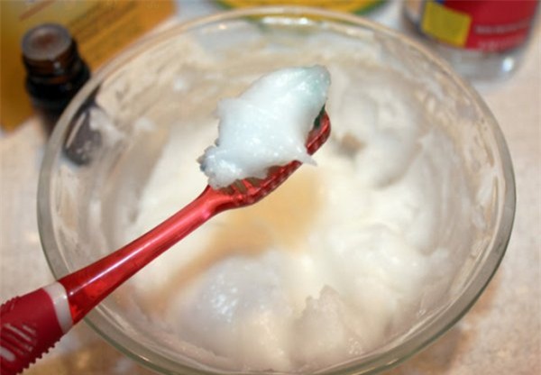 mach ban 2 cach lam trang rang bang baking soda ngay tai nha - 4