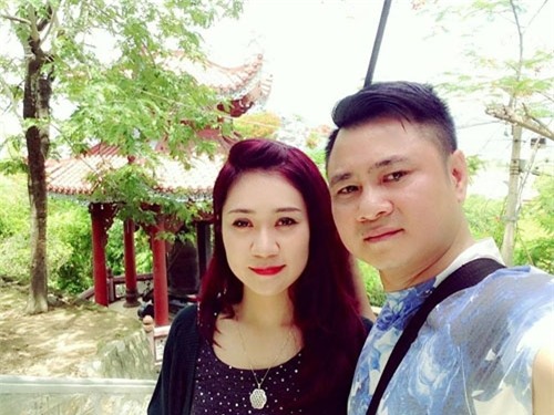 dang anh di tam bien, vo danh hai tu long duoc xuyt xoa khen xinh hinh anh 3