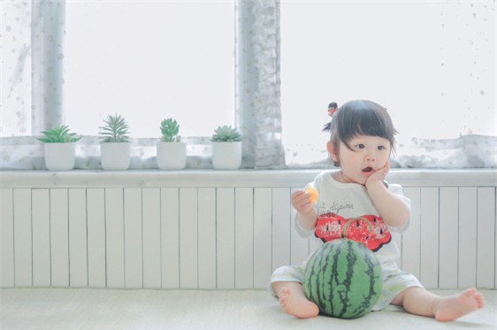 Bé gái 3 tuổi vụt sáng thành ngôi sao mạng xã hội sau khi bố khoe hàng trăm bức ảnh chụp con gái - Ảnh 4.