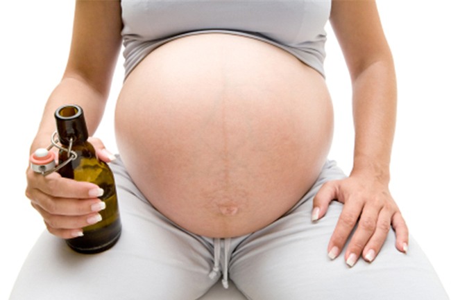 tin rang ba bau uong bia se de con da trang, me tre ha noi duoc phen "hu hon" vi sinh non - 1