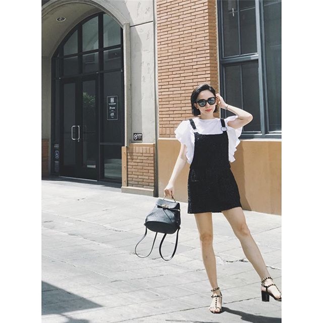Không hẹn mà gặp, Hoàng Thùy - Minh Tú cùng diện blazer trắng và jeans rách trong street style tuần này - Ảnh 6.