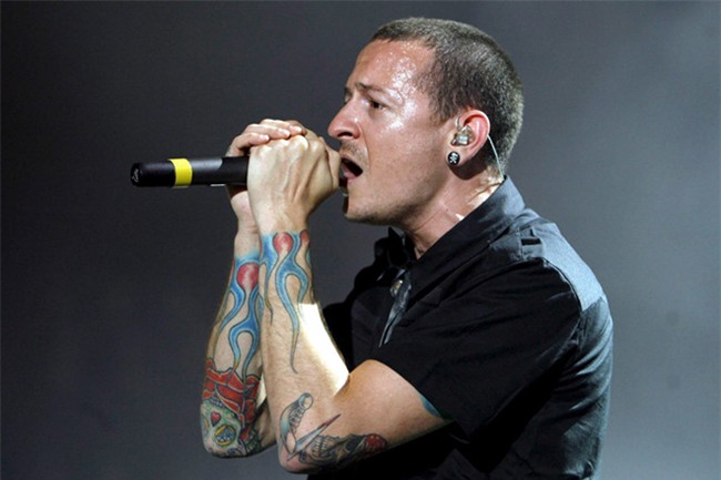 Sốc: Thủ lĩnh nhóm nhạc rock huyền thoại Linkin Park treo cổ tự vẫn - 1