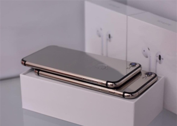 Tại thành phố xa hoa Dubai, iPhone cũng phải sang chảnh đến mức này mới chịu được - Ảnh 5.