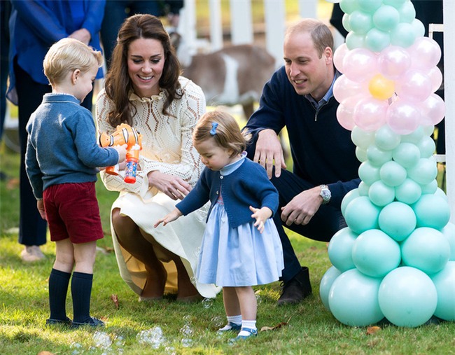 Cách dạy con vô cùng nghiêm khắc của cặp vợ chồng Kate Middleton khiến cả thế giới phải chú ý - Ảnh 1.