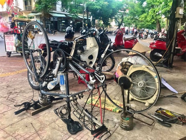 Nữ du khách nước ngoài đi xuyên Việt bị trộm mất xe đạp khi vừa đến Sài Gòn: Bật khóc vì quá sức chịu đựng - Ảnh 11.