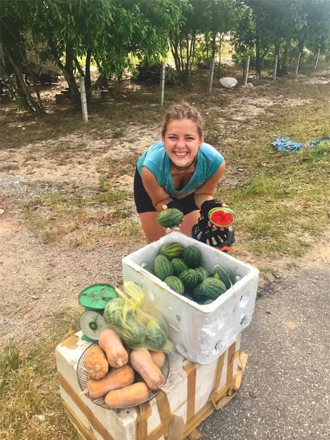 Nữ du khách nước ngoài đi xuyên Việt bị trộm mất xe đạp khi vừa đến Sài Gòn: Bật khóc vì quá sức chịu đựng - Ảnh 12.