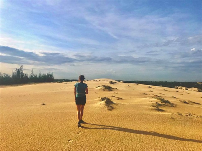 Nữ du khách nước ngoài đi xuyên Việt bị trộm mất xe đạp khi vừa đến Sài Gòn: Bật khóc vì quá sức chịu đựng - Ảnh 12.