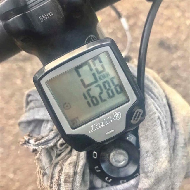 Nữ du khách nước ngoài đi xuyên Việt bị trộm mất xe đạp khi vừa đến Sài Gòn: Bật khóc vì quá sức chịu đựng - Ảnh 4.