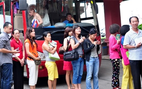 Trước khi đi du lịch, du khách cần tìm hiểu kỹ các đơn vị cung cấp tour để tránh rủi ro. (Ảnh minh họa)