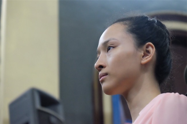 Mẹ hoa hậu Phương Nga cho biết con gái mắc bệnh viêm phổi, sức khỏe ngày càng xuống dốc - Ảnh 3.