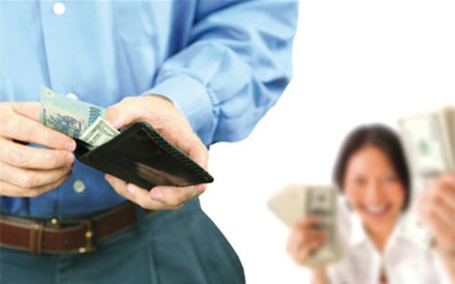 Tâm sự của anh chồng lấy nhầm khủng long bạo chúa, vợ lột hết lương, mỗi ngày phát cho 50k tiêu vặt gây tranh cãi - Ảnh 1.