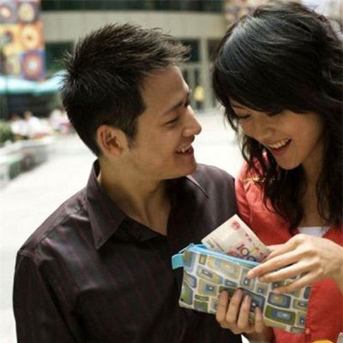 Tâm sự của anh chồng lấy nhầm khủng long bạo chúa, vợ lột hết lương, mỗi ngày phát cho 50k tiêu vặt gây tranh cãi - Ảnh 3.